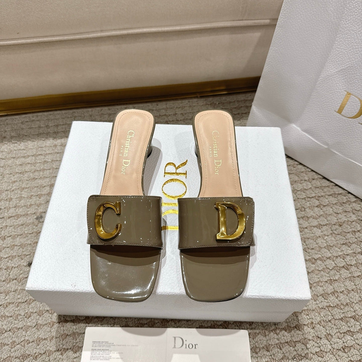 CD 25 C'EST DIO olive green patent leather 396127